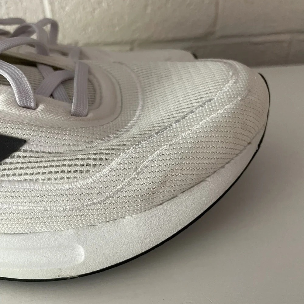 Adidas White Black Supernova FV6026 Running Walking Sport Shoe Men‎ Size 8 *READ